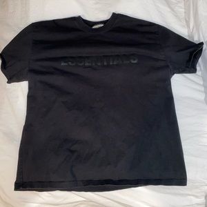 Mens black fear of god essentials t shirt. Size medium